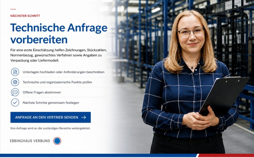 Mitarbeiterin mit Klemmbrett vor industrieller Anlage als Hinweis auf technische Anfragen zur Oberflächenbeschichtung