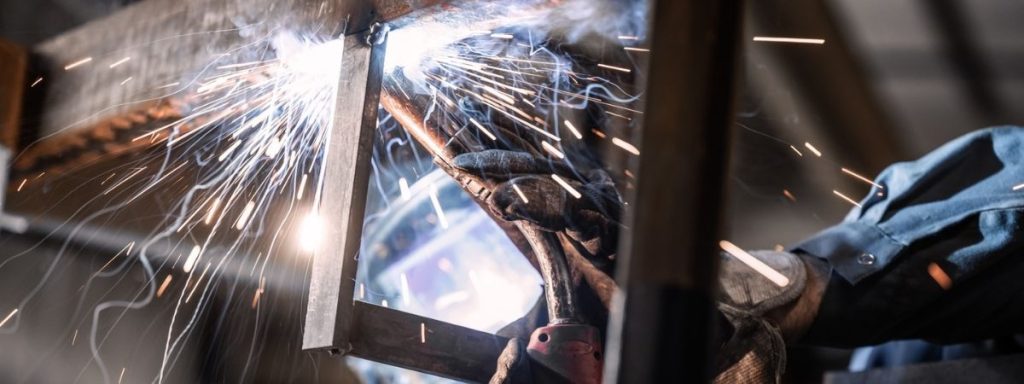 Schlosserei mit Gestellbau für industrielle Beschichtungsteile