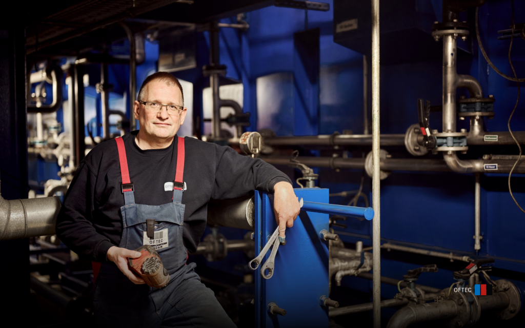 Jens Reinhäckel an der KTL-Anlage bei OFTEC in Hagenbach